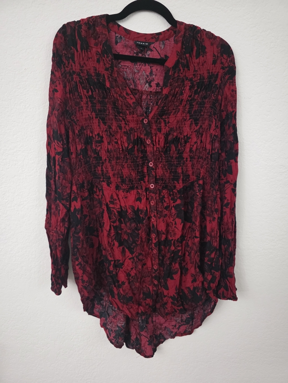EUC Torrid Peasant Red Black Floral Smocked Long Sleeve High Low Top
